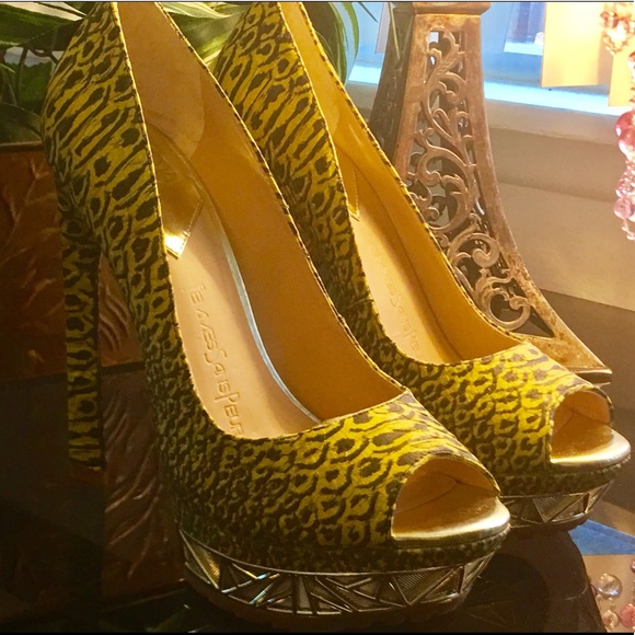 Heels - Picture 2 of 8